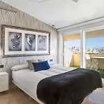 Luxury In Puerto Marina 公寓