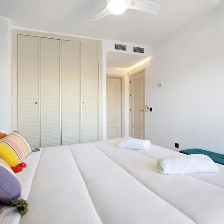 Luxury In Puerto Marina 베날마데나코스타