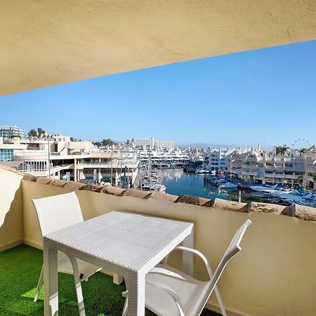 Luxury In Puerto Marina 아파트
