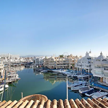 Luxury In Puerto Marina 아파트 *